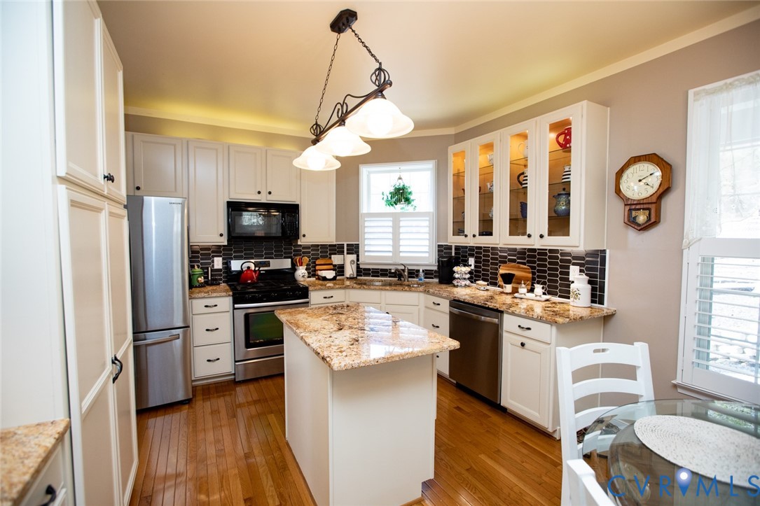110 Jesse's Way Farmville, VA 23901 - Photo 15 of 56 a kitchen with white cabinets and stainless steel appliances