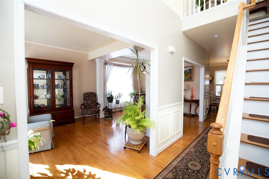 110 Jesse's Way Farmville, VA 23901 - Photo 3 of 56 a living room with furniture and a potted plant
