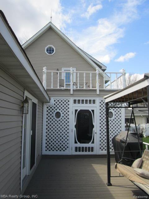 28689 Chatham Road Grosse Ile, MI 48138 - Photo 37 of 41 IMG_6345.jpg