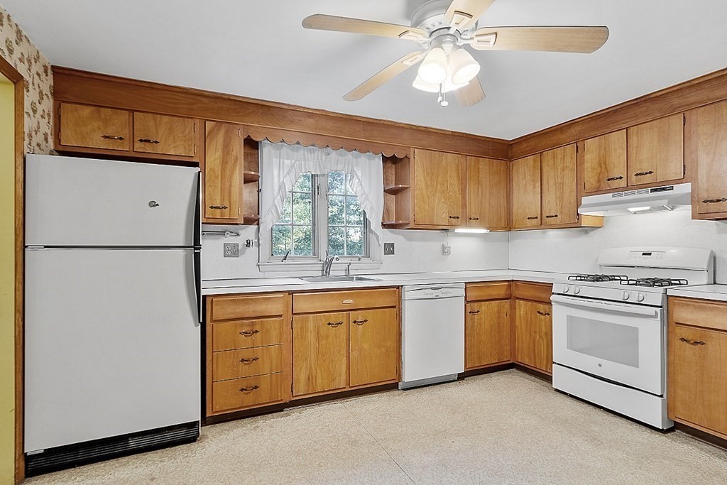 86 Shagbark Road Concord, MA 01742 - Photo 9 of 30