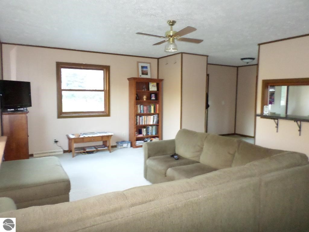 5187 Vinton Road Williamsburg, MI 49690 - Photo 9 of 20 1796123-8.JPG