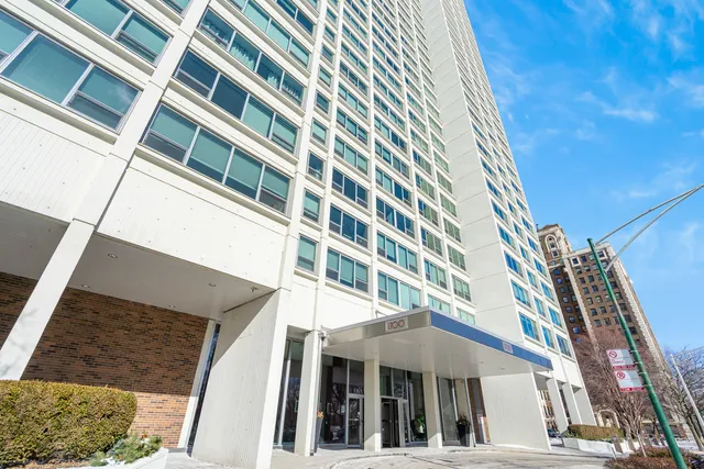 $159,900 | 1700 East 56th Street, Unit 2710, Chicago, IL 60637