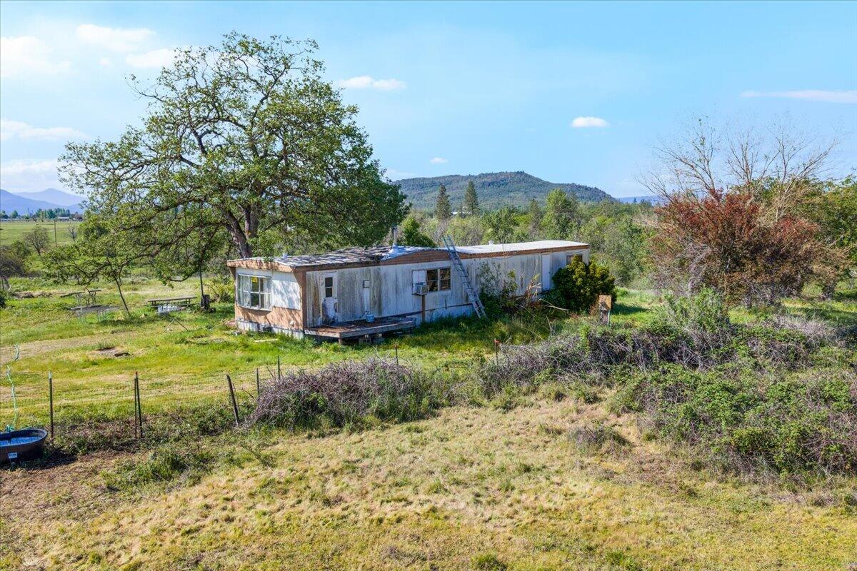 14717 Highway 62 Eagle Point, OR 97524 - Photo 5 of 14