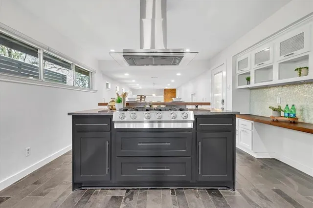 $740,000 | 9918 Coldwater Circle, Dallas, TX 75228