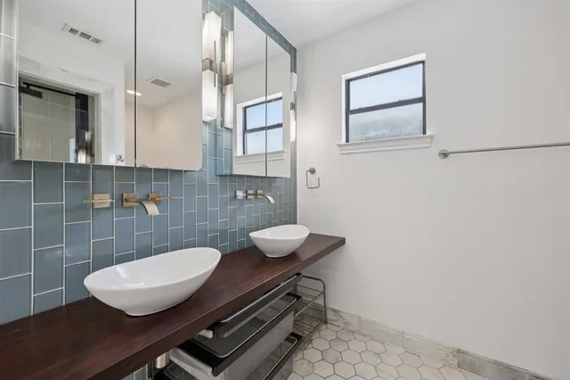 $740,000 | 9918 Coldwater Circle, Dallas, TX 75228