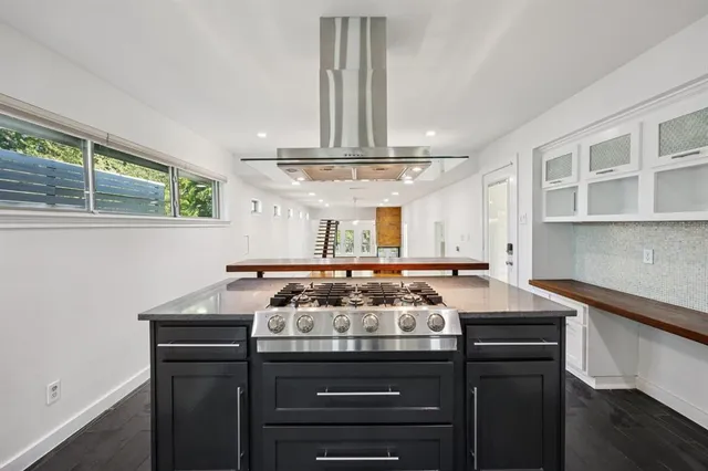 $740,000 | 9918 Coldwater Circle, Dallas, TX 75228