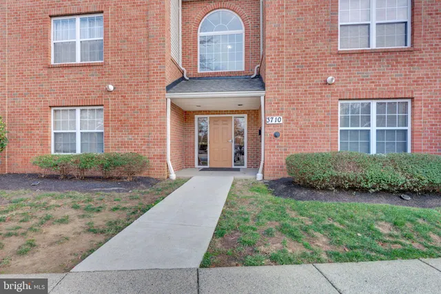 $325,000 | 3710 Excalibur Court, Unit 103, Bowie, MD 20716