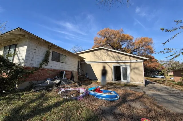 $240,000 | 446 Town Creek Drive, Dallas, TX 75232