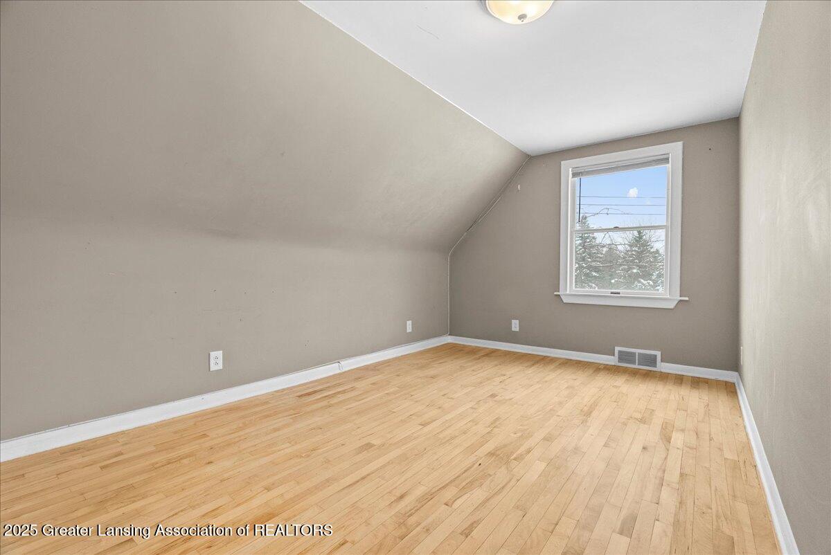 4632 Old Lansing Road Lansing, MI 48917 - Photo 27 of 38 40-Media Jett - 32