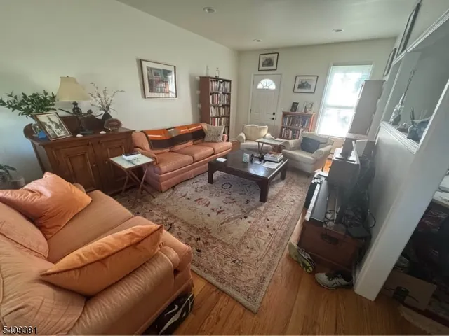 $2,400 | 27 Broad Street, Flemington, NJ 08822