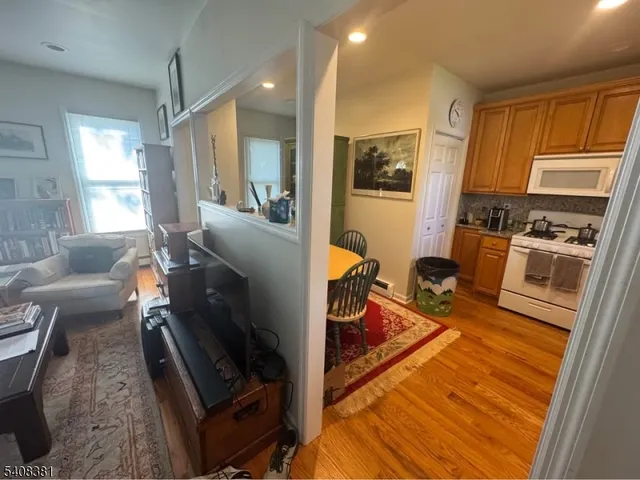 $2,400 | 27 Broad Street, Flemington, NJ 08822