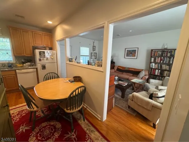 $2,400 | 27 Broad Street, Flemington, NJ 08822