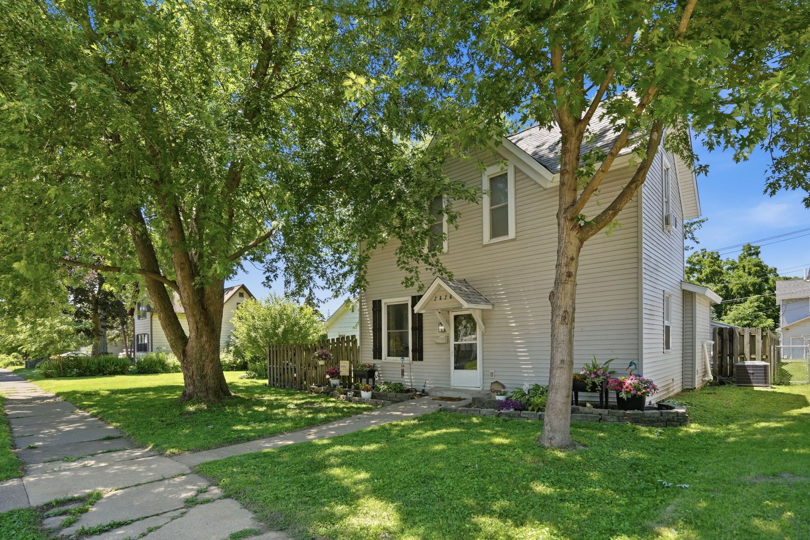 2626 North 3rd Street Clinton, IA 52732 - Photo 2 of 26