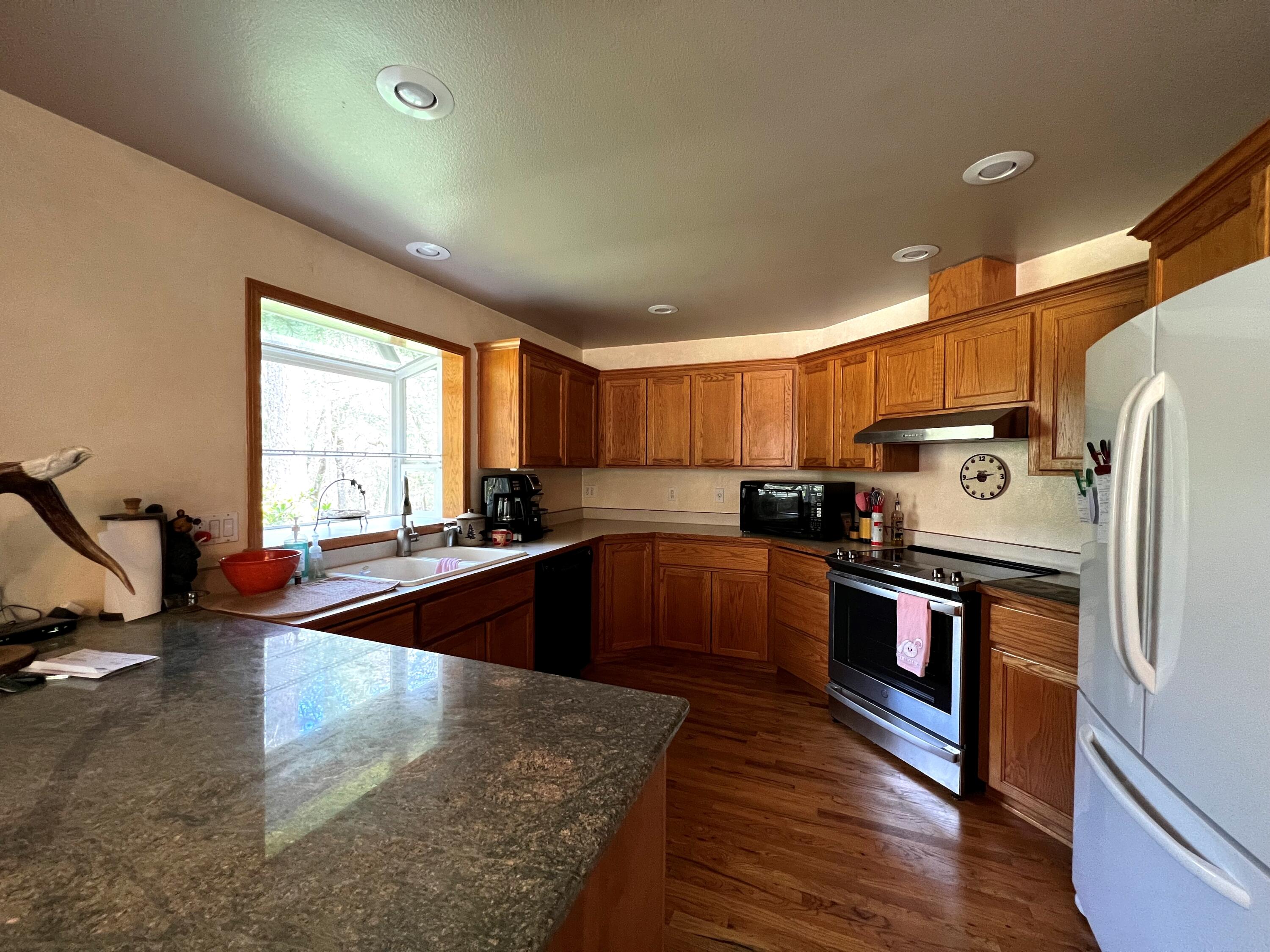 185 Stewart Road Grants Pass, OR 97526 - Photo 26 of 46 IMG_3287