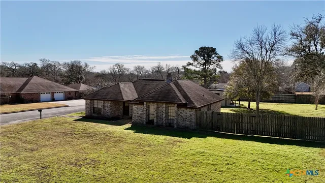 $350,000 | 510 Russell Court, Hallettsville, TX 77964