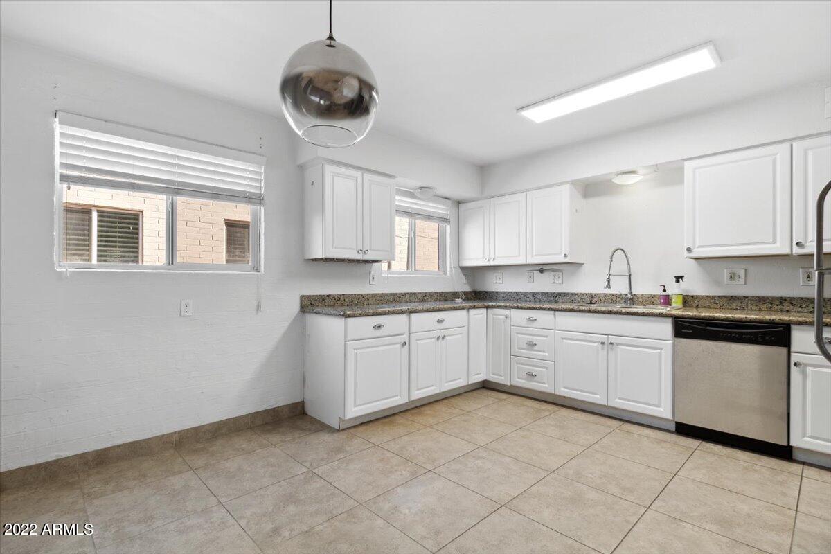 4041 East Camelback Road, Unit 5 Phoenix, AZ 85018 - Photo 7 of 16 04-IMG_8599