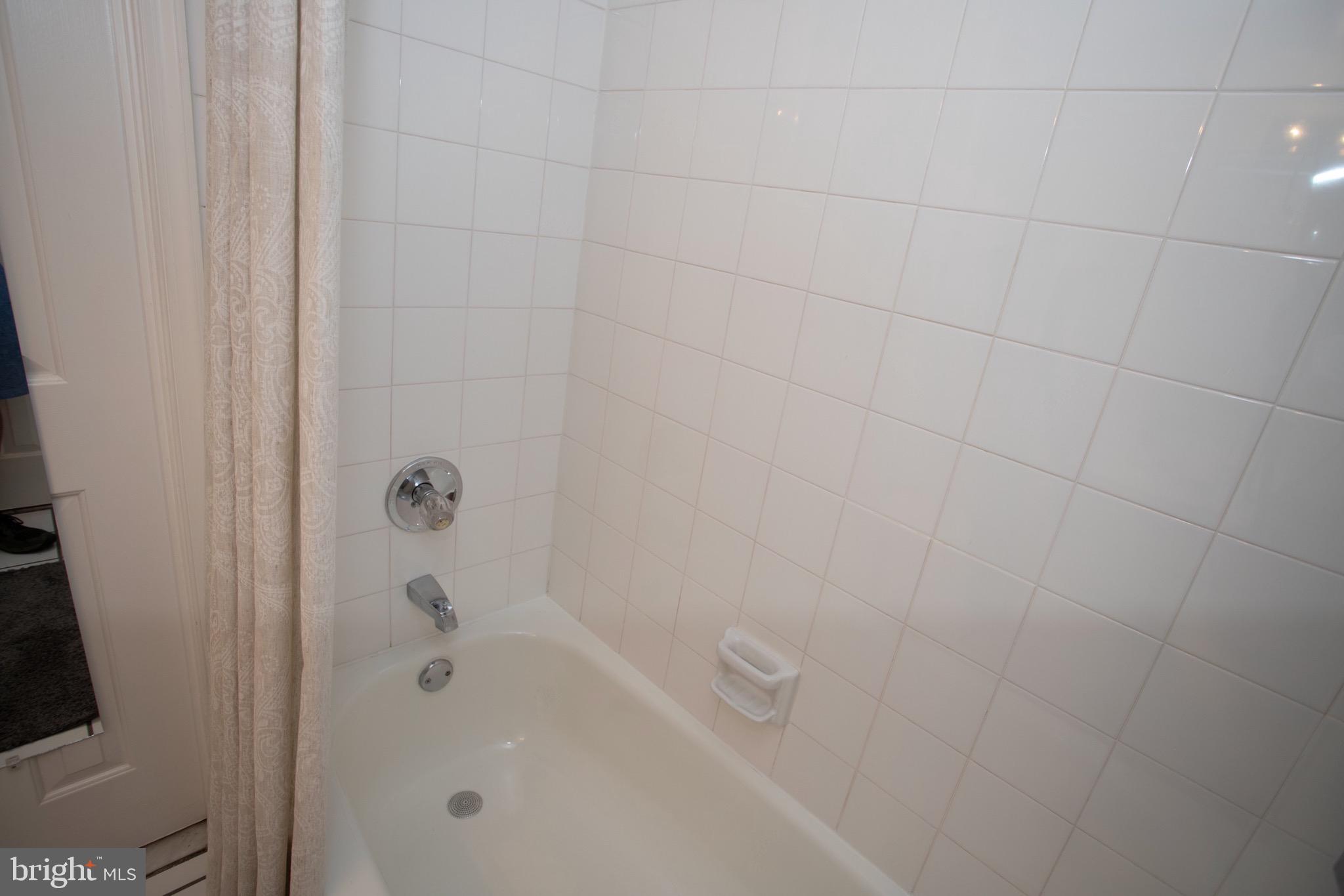 410 5th Street Northeast, Unit 23 Washington, DC 20002 - Photo 20 of 30 Tiled Tub