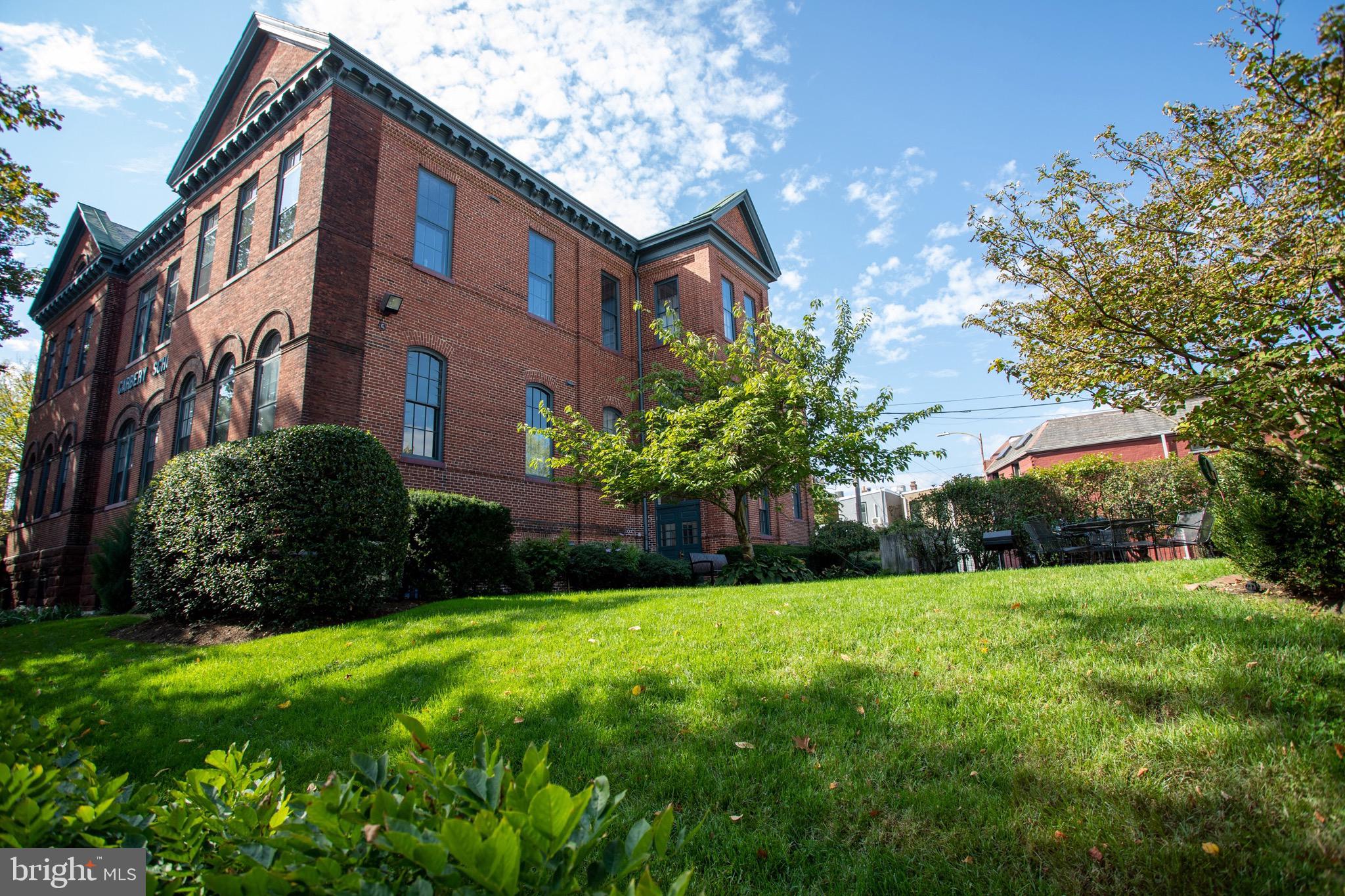 410 5th Street Northeast, Unit 23 Washington, DC 20002 - Photo 25 of 30 Common Area Garden, Grill & Tables