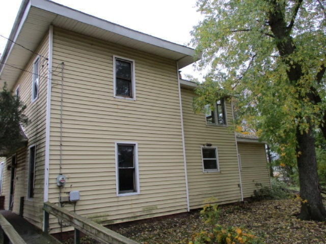 121 West Sherwood Street Decatur, MI 49045 - Photo 3 of 31 6