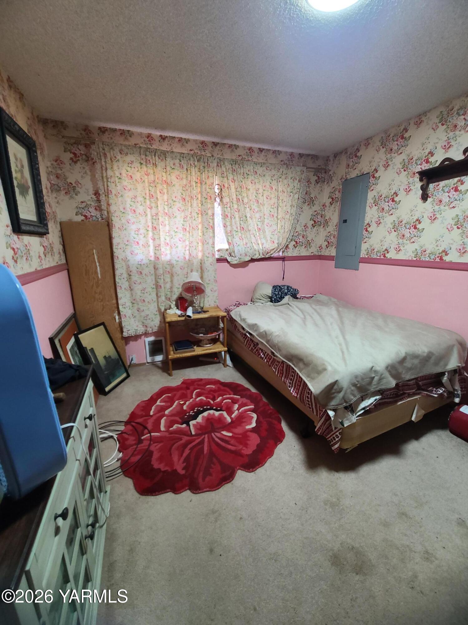 10608 Hackett Road Yakima, WA 98903 - Photo 9 of 25 a bedroom with a bed and window