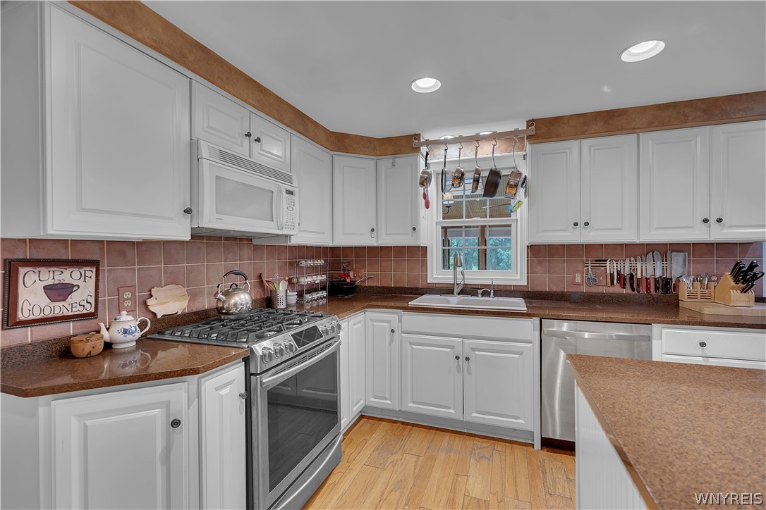 341 Rambling Road Amherst, NY 14051 - Photo 11 of 37