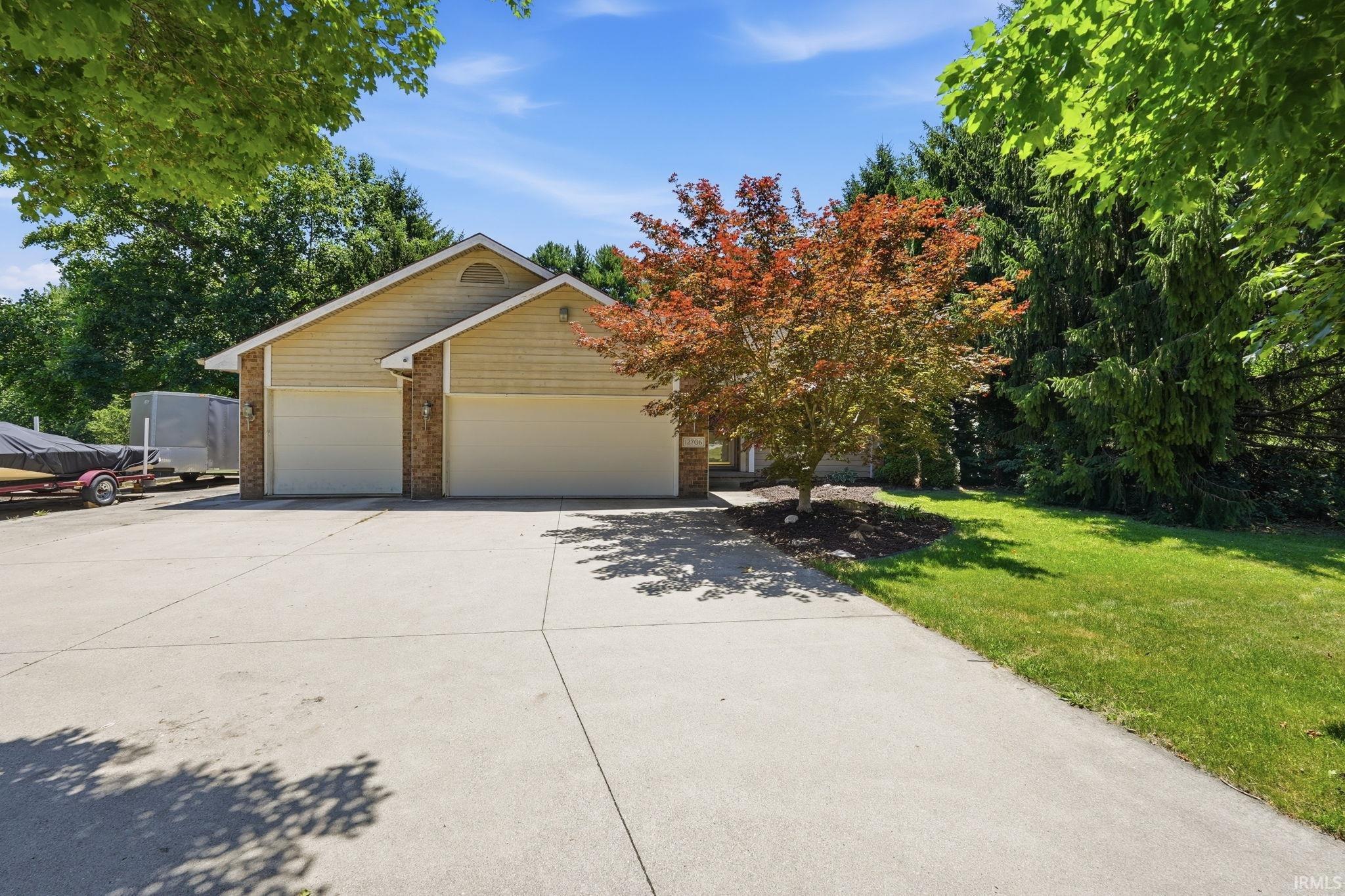 12706 Leo Road Fort Wayne, IN 46845 - Photo 4 of 44