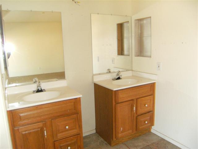 52028 West Teel Road Maricopa, AZ 85139 - Photo 4 of 5 MASTER BATH