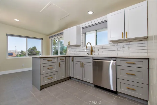 $2,390 | 61495 La Jolla Drive, Joshua Tree, CA 92252