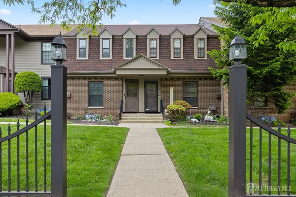 $419,000 | 323 Gill Lane, Unit 5H, Iselin, NJ 08830
