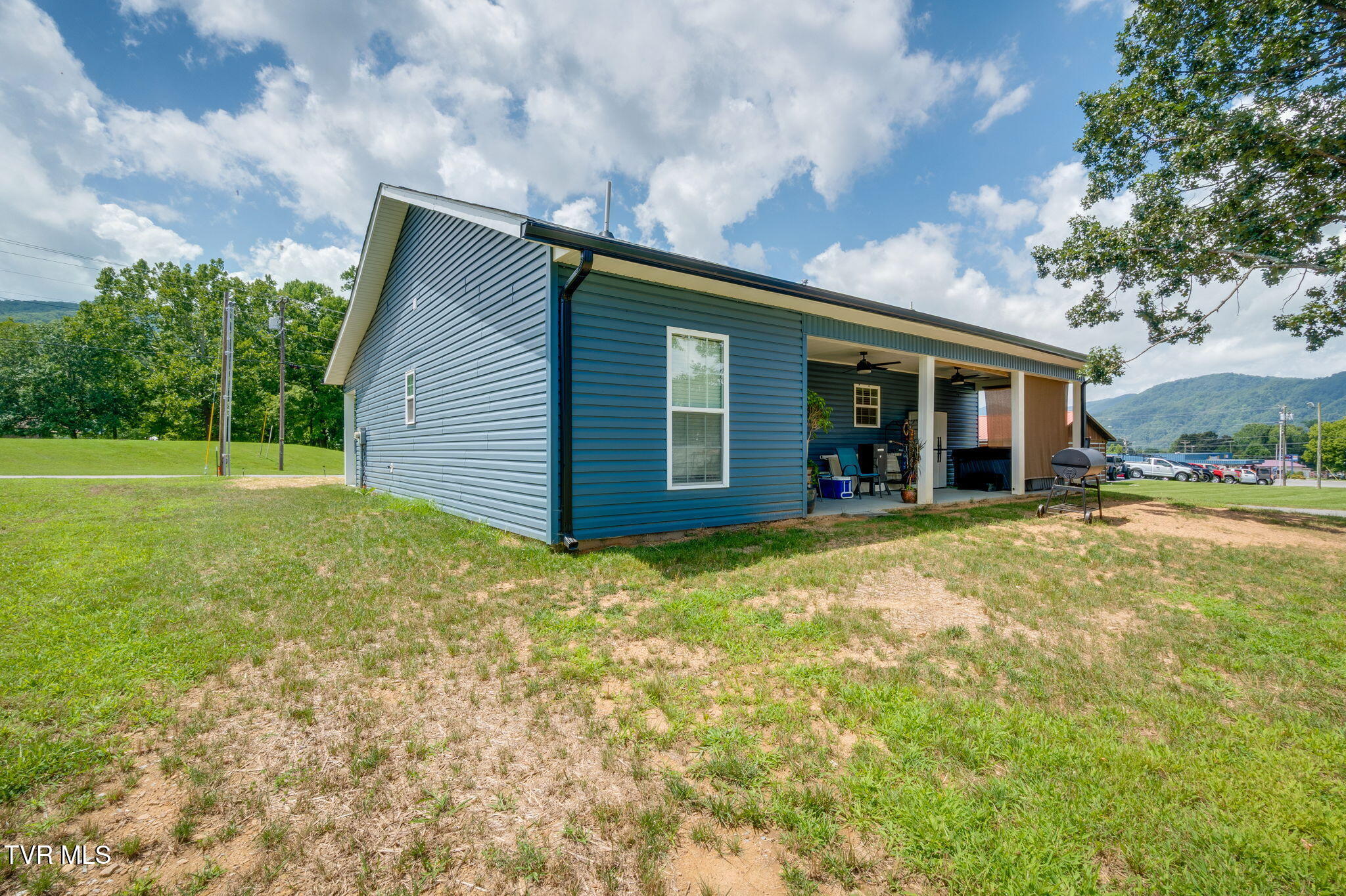 889 South Mohawk Drive Erwin, TN 37650 - Photo 27 of 29 023