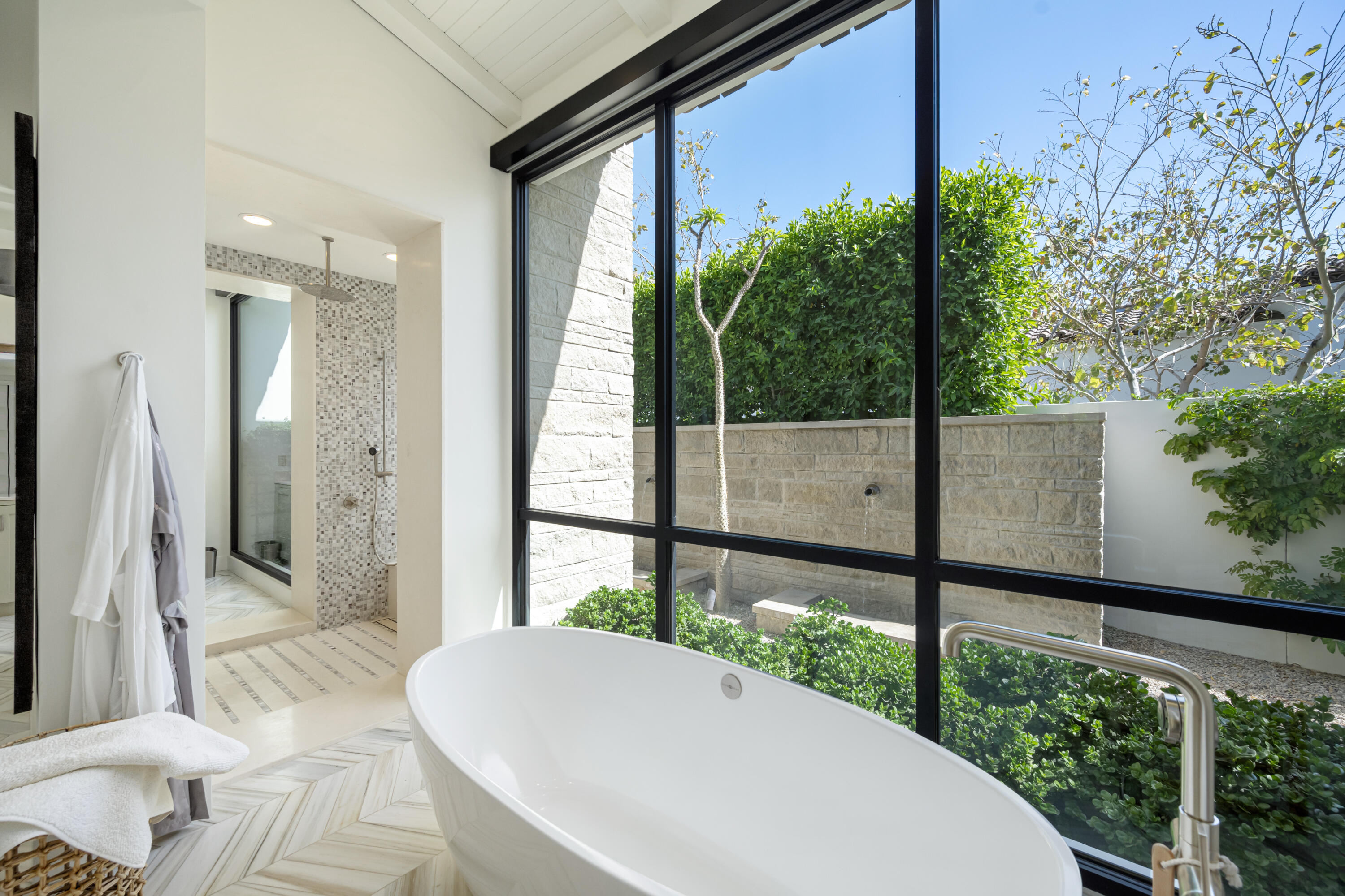 53615 Via Strada La Quinta, CA 92253 - Photo 22 of 52 a bathroom with a bathtub and shower