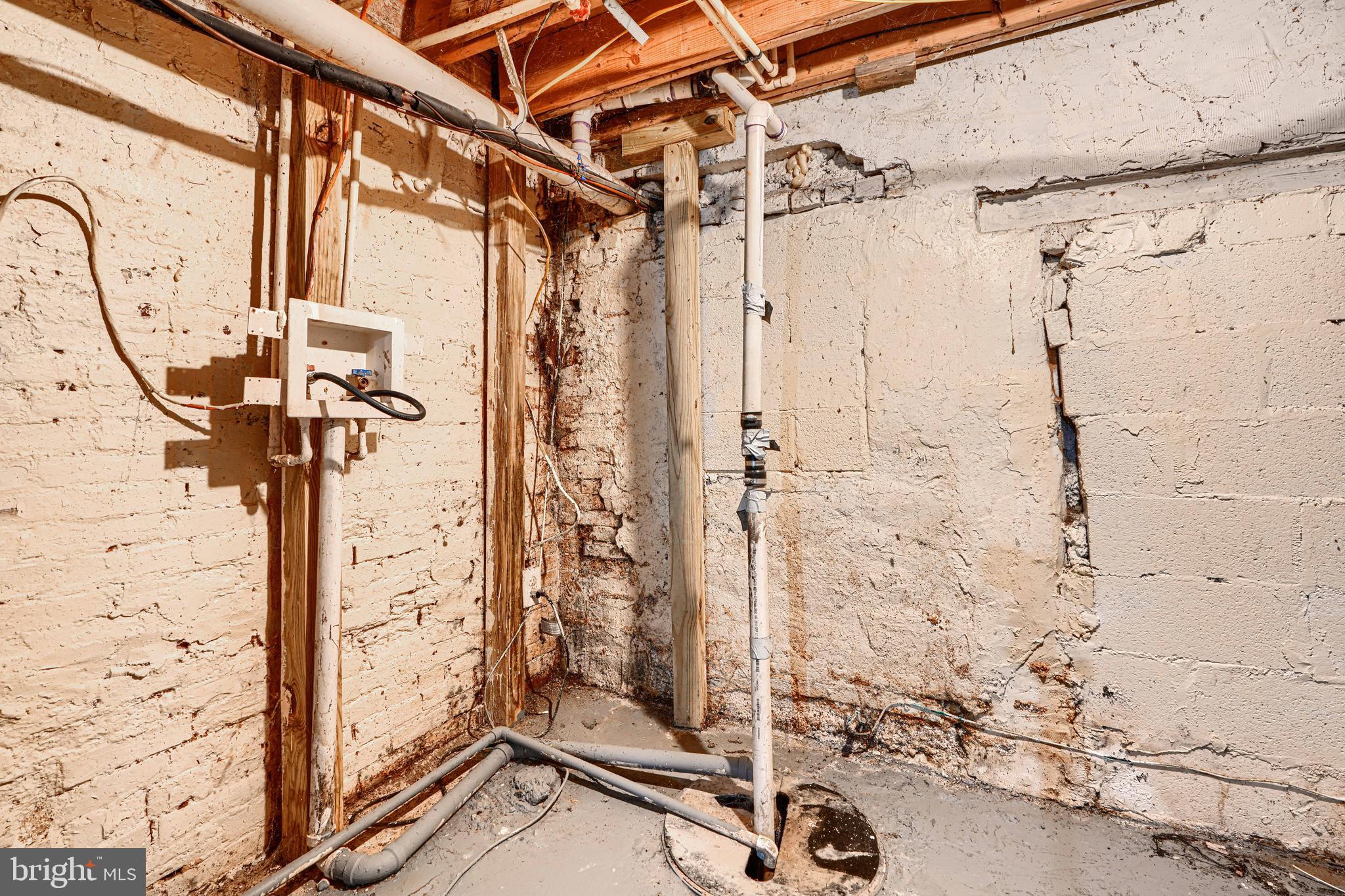 1127 Sargeant Street Baltimore, MD 21223 - Photo 33 of 34 a bathroom with a shower