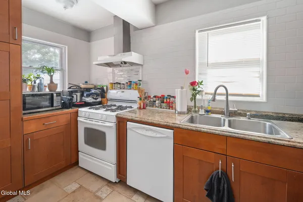 $299,000 | 1905 Hamburg Street, Rotterdam, NY 12304