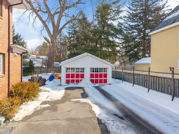 $299,000 | 1905 Hamburg Street, Rotterdam, NY 12304