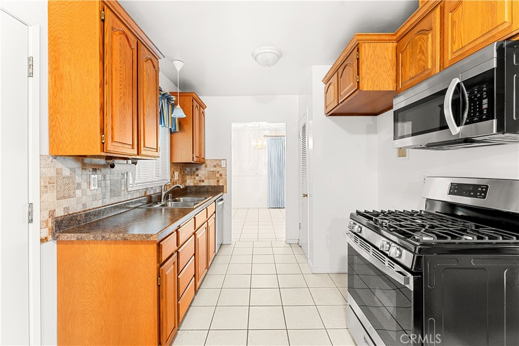 116 East Campus View Drive Riverside, CA 92507 - Photo 5 of 30