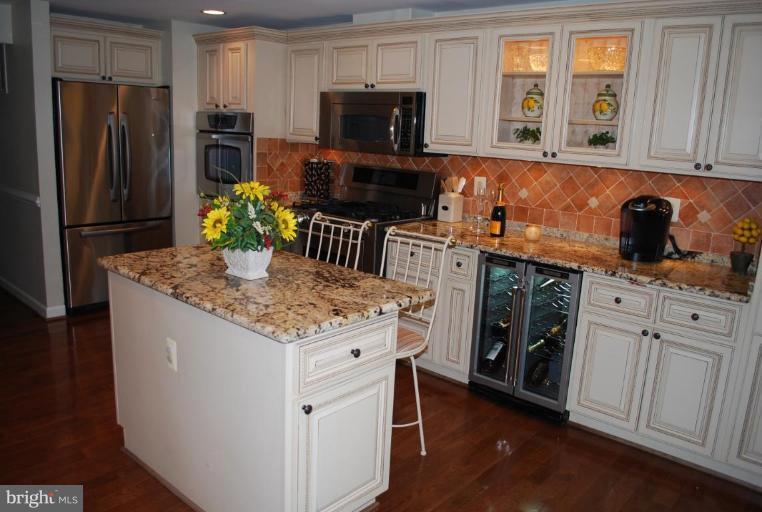 1532 Deer Point Way Reston, VA 20194 - Photo 5 of 19 a kitchen with stainless steel appliances granite countertop a stove a sink and a refrigerator