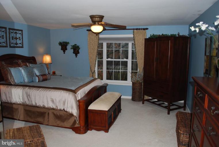 1532 Deer Point Way Reston, VA 20194 - Photo 8 of 19 a bedroom with bed and window