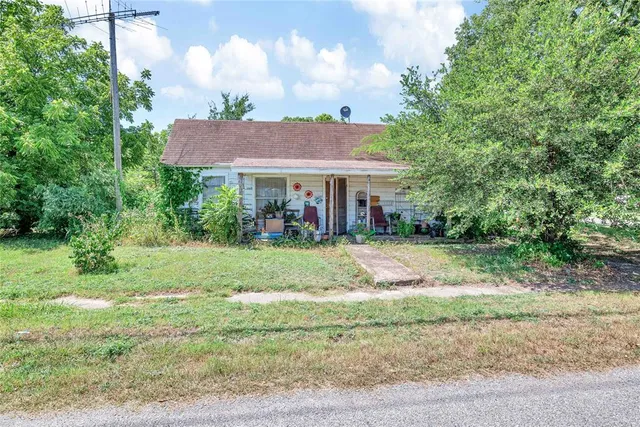 $75,000 | 601 East Houston Street, Leonard, TX 75452