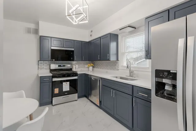 $259,900 | 125 Warren Street, Calumet City, IL 60409