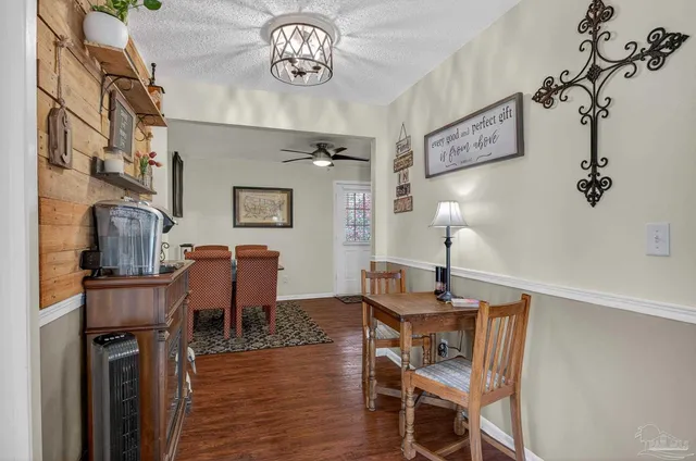 $300,000 | 7985 Mobile Highway, Pensacola, FL 32526