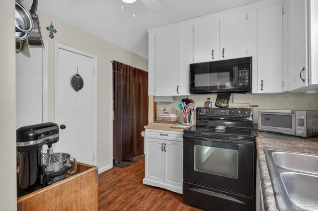 $300,000 | 7985 Mobile Highway, Pensacola, FL 32526