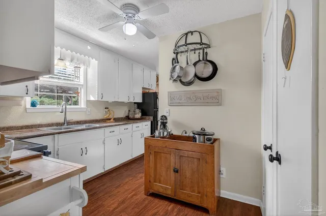 $300,000 | 7985 Mobile Highway, Pensacola, FL 32526