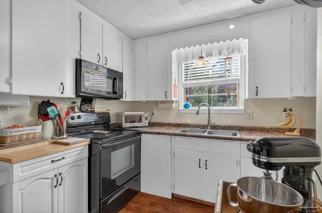 $300,000 | 7985 Mobile Highway, Pensacola, FL 32526