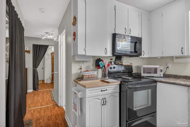 $300,000 | 7985 Mobile Highway, Pensacola, FL 32526