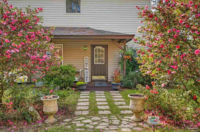 $300,000 | 7985 Mobile Highway, Pensacola, FL 32526