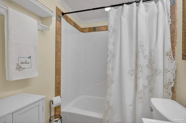 $300,000 | 7985 Mobile Highway, Pensacola, FL 32526