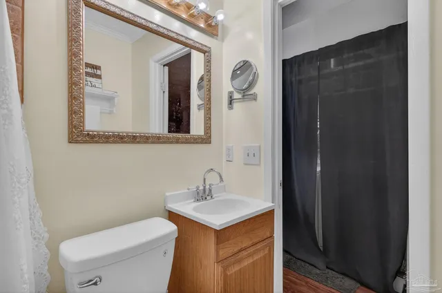 $300,000 | 7985 Mobile Highway, Pensacola, FL 32526