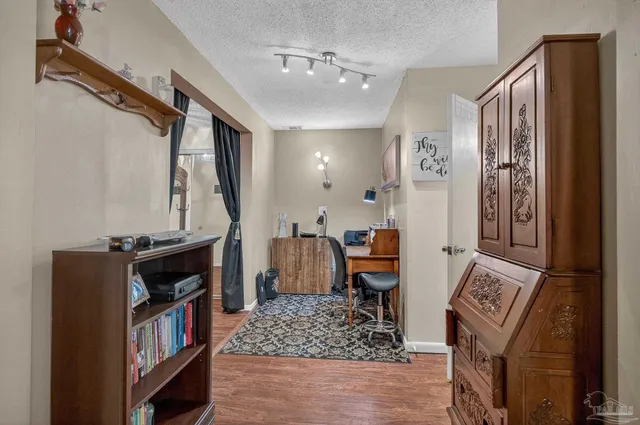 $300,000 | 7985 Mobile Highway, Pensacola, FL 32526