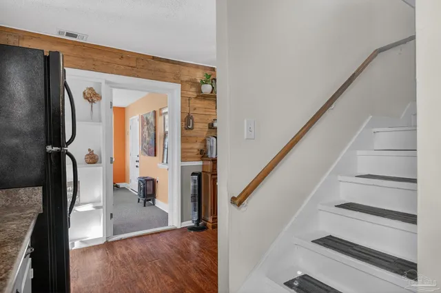 $300,000 | 7985 Mobile Highway, Pensacola, FL 32526