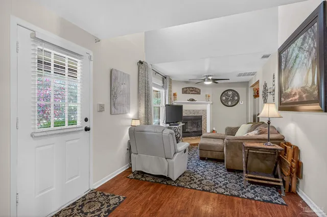 $300,000 | 7985 Mobile Highway, Pensacola, FL 32526